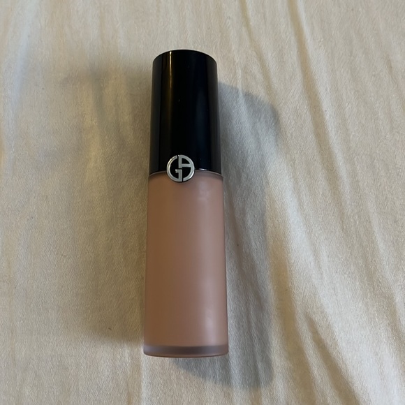 NWOB Giorgio Armani Beauty Luminous Silk Face Concealer 5.25 - Picture 3 of 4